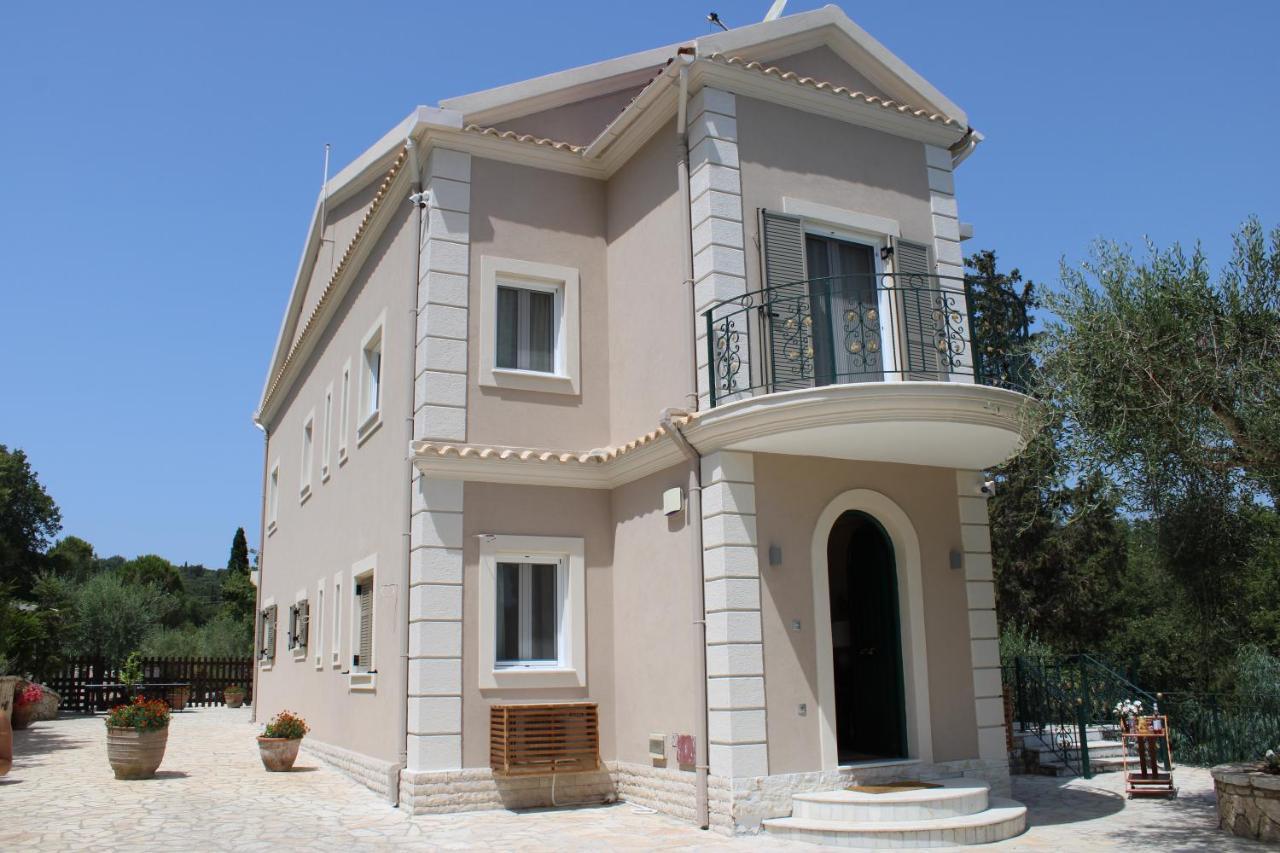 Luxury Villa Breeze With Private Pools Dassia  Exteriör bild